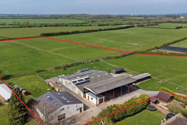 The Old Dairy, Drovers Farm, Henton, Chinnor, Oxfordshire OX39 4AP
 3