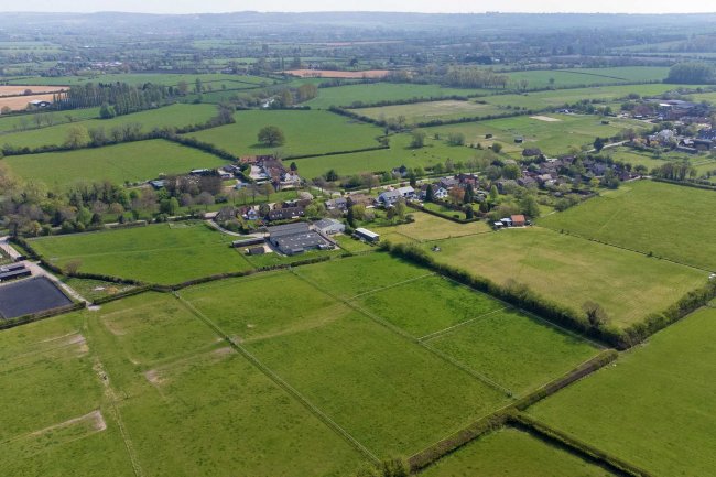 The Old Dairy, Drovers Farm, Henton, Chinnor, Oxfordshire OX39 4AP
 3