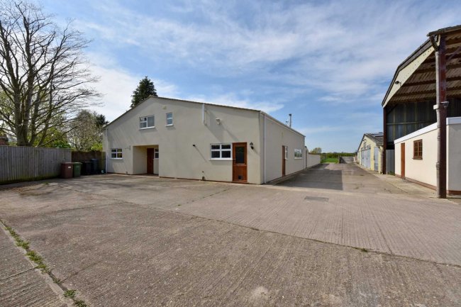 The Old Dairy, Drovers Farm, Henton, Chinnor, Oxfordshire OX39 4AP
 3