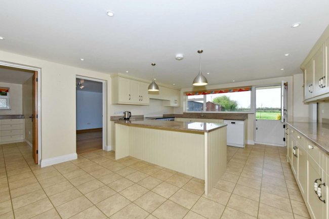 The Old Dairy, Drovers Farm, Henton, Chinnor, Oxfordshire OX39 4AP
 3