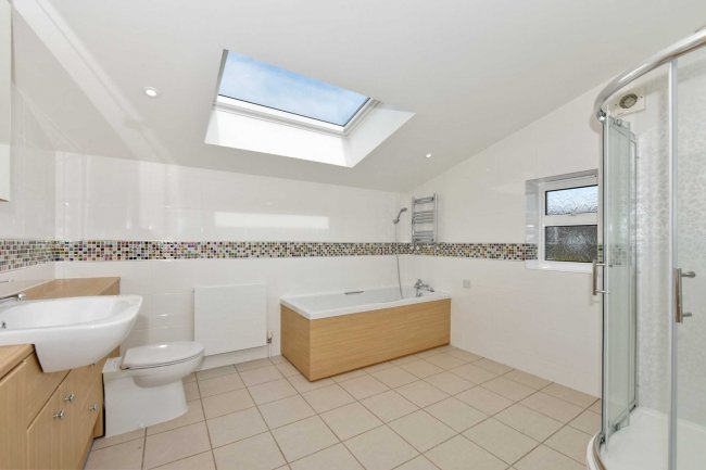 The Old Dairy, Drovers Farm, Henton, Chinnor, Oxfordshire OX39 4AP
 3