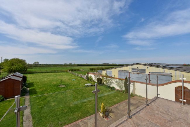 The Old Dairy, Drovers Farm, Henton, Chinnor, Oxfordshire OX39 4AP
 3