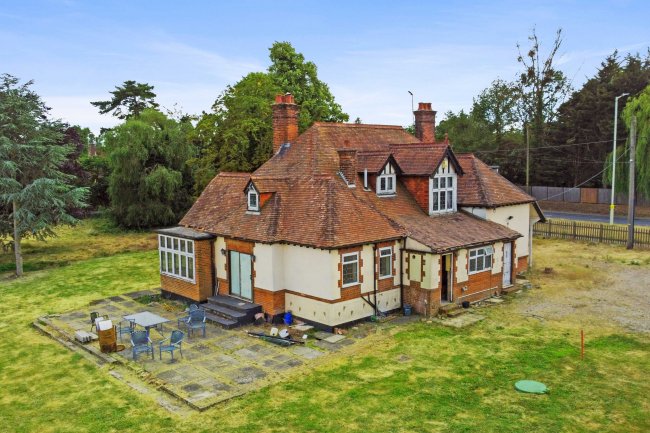 Rembrandt House, Blasford Hill, Little Waltham, Chelmsford, Essex, CM3 3PF 7