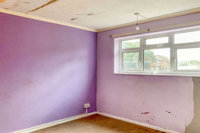 26 Morcom Road, Dunstable, LU5 4EF
 3