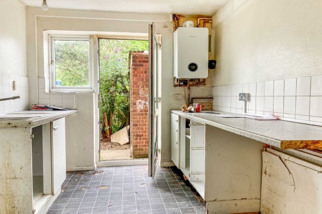 26 Morcom Road, Dunstable, LU5 4EF
 3