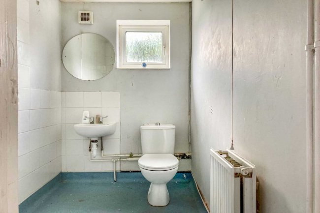 26 Morcom Road, Dunstable, LU5 4EF
 3