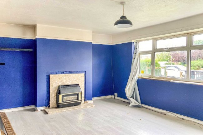 26 Morcom Road, Dunstable, LU5 4EF
 3