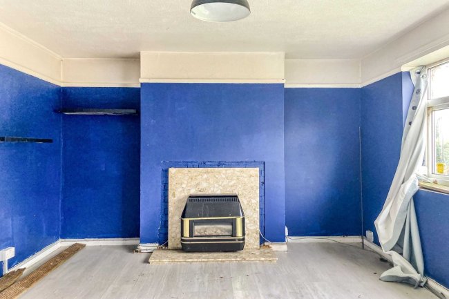 26 Morcom Road, Dunstable, LU5 4EF
 3