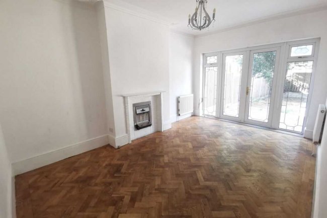 43 Kingfisher Avenue, Wanstead, London, E11 2HT
 1