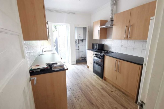 43 Kingfisher Avenue, Wanstead, London, E11 2HT
 1