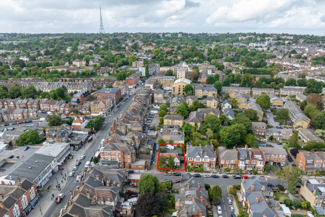 1-4 Queensthorpe Mews, Queensthorpe Road, London, SE26 4PN
 8