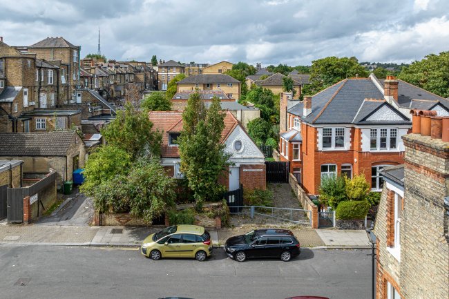 1-4 Queensthorpe Mews, Queensthorpe Road, London, SE26 4PN
 8