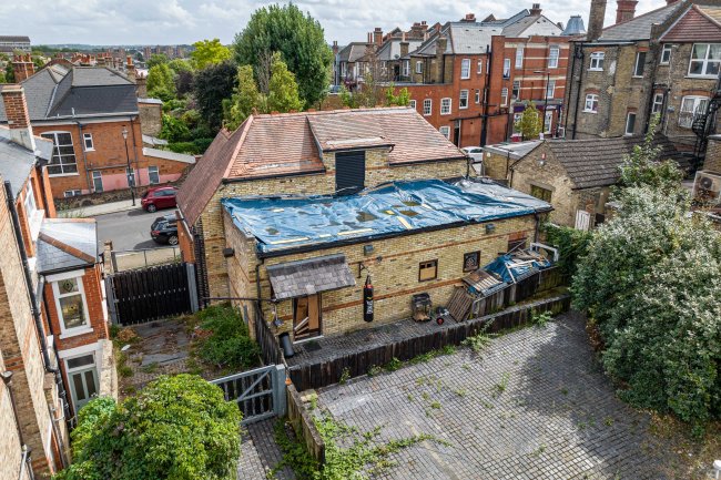 1-4 Queensthorpe Mews, Queensthorpe Road, London, SE26 4PN
 8