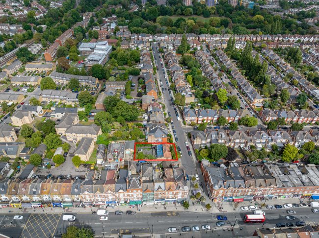 1-4 Queensthorpe Mews, Queensthorpe Road, London, SE26 4PN
 8