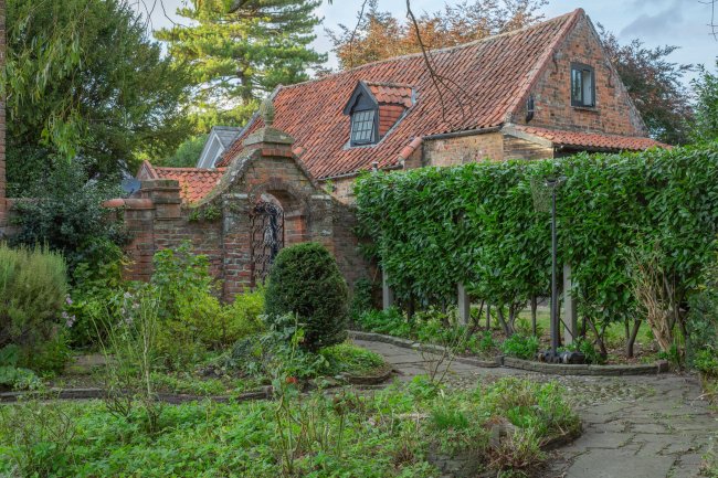 Ashwell House & The Coach House, 11 & 11a London Road, Long Sutton, Lincolnshire, PE12 9EA
 4