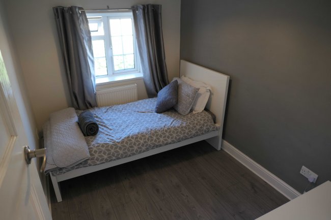 1 Orchard Cottages, Bottle Lane, Littlewick Green, Maidenhead, Berkshire, SL6 3SB
 3