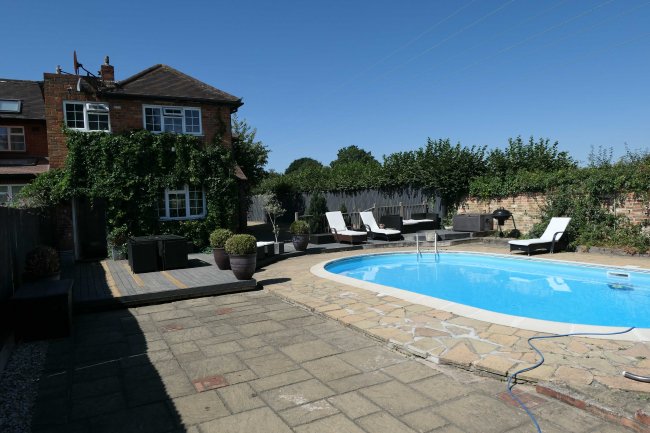 1 Orchard Cottages, Bottle Lane, Littlewick Green, Maidenhead, Berkshire, SL6 3SB
 3