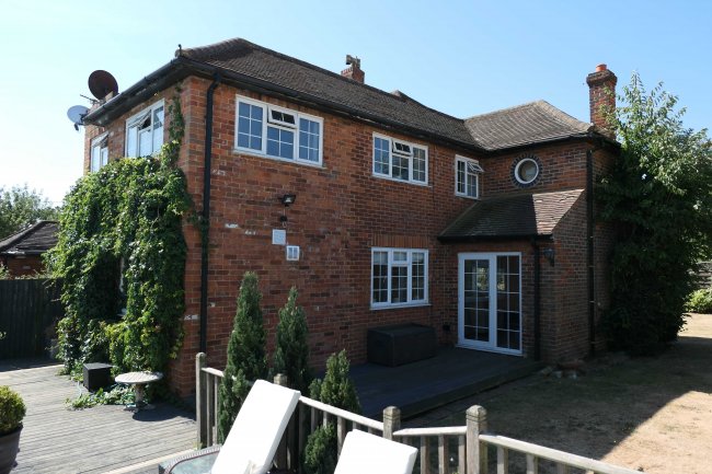 1 Orchard Cottages, Bottle Lane, Littlewick Green, Maidenhead, Berkshire, SL6 3SB
 3