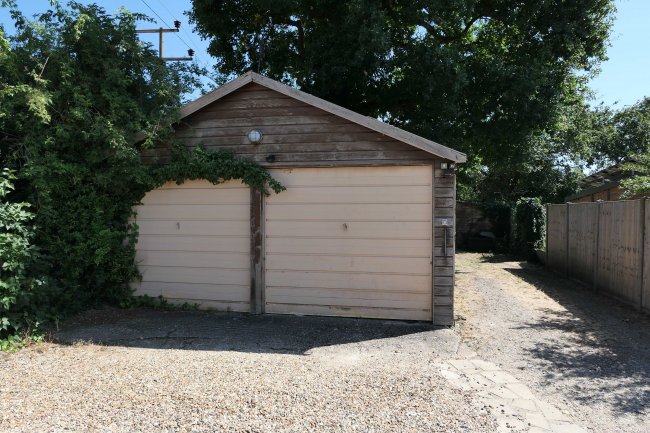 1 Orchard Cottages, Bottle Lane, Littlewick Green, Maidenhead, Berkshire, SL6 3SB
 3