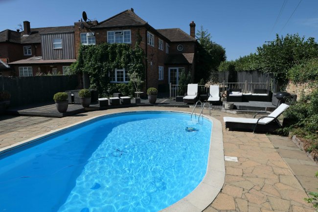 1 Orchard Cottages, Bottle Lane, Littlewick Green, Maidenhead, Berkshire, SL6 3SB
 3