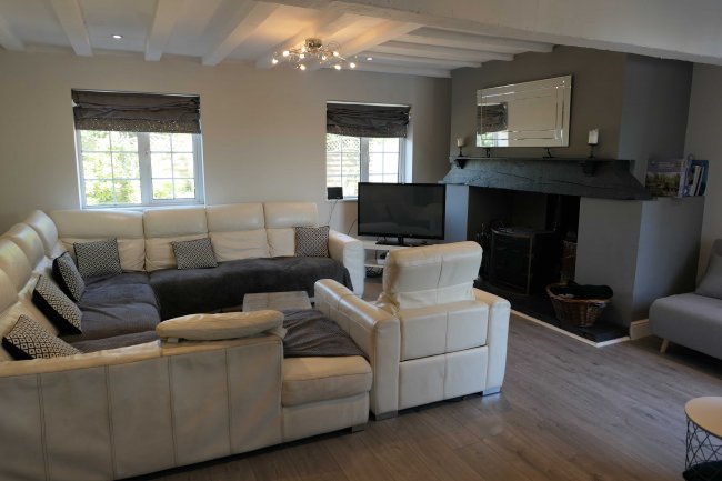 1 Orchard Cottages, Bottle Lane, Littlewick Green, Maidenhead, Berkshire, SL6 3SB
 3