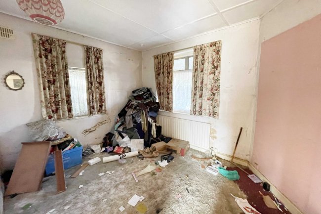 4 Ashley Avenue, Ilford, Essex, IG6 2JE
 6