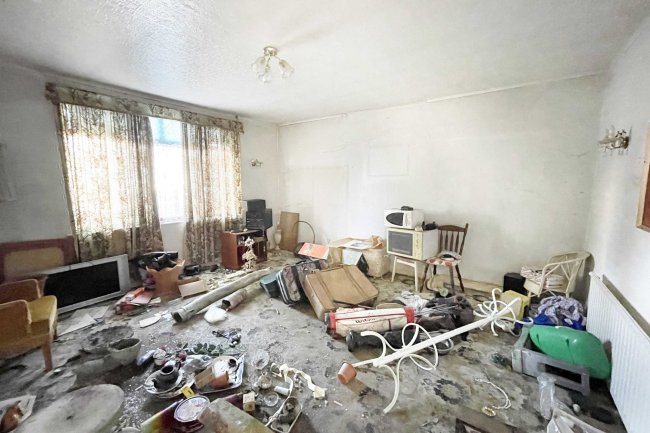 4 Ashley Avenue, Ilford, Essex, IG6 2JE
 6