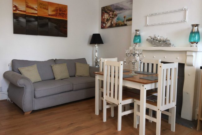 33C Canadian Avenue, Catford, London SE6 3AU
 5
