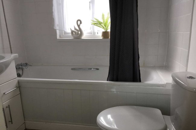 33C Canadian Avenue, Catford, London SE6 3AU
 5