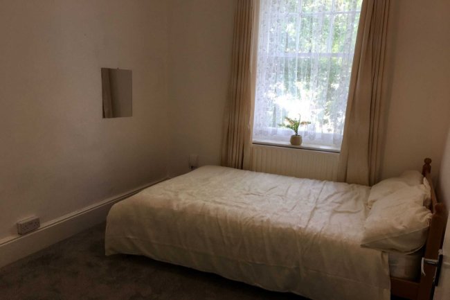 33C Canadian Avenue, Catford, London SE6 3AU
 5