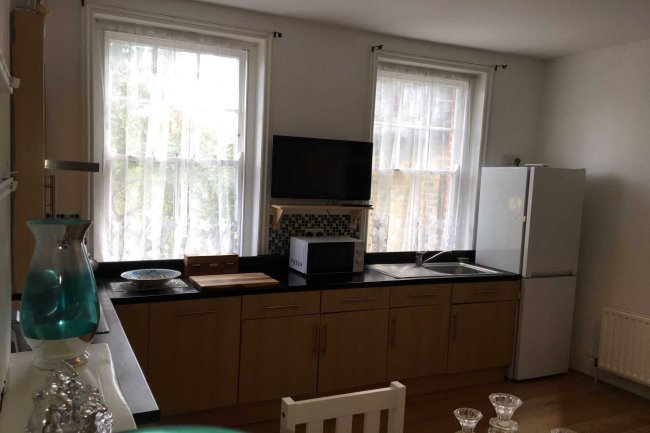 33C Canadian Avenue, Catford, London SE6 3AU
 5