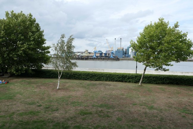 25 Riverhope Mansions, Harlinger Street, Woolwich, London, SE18 5SS
 2