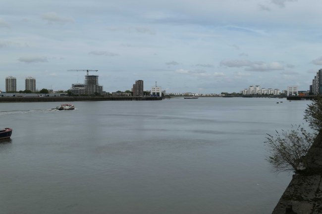 25 Riverhope Mansions, Harlinger Street, Woolwich, London, SE18 5SS
 2