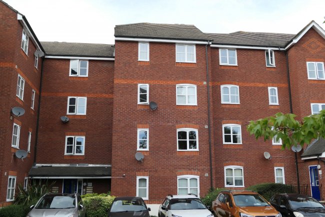 25 Riverhope Mansions, Harlinger Street, Woolwich, London, SE18 5SS
 2