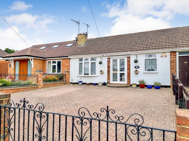 42 Abbots View, Kings Langley, Hertfordshire, WD4 8AW
 2