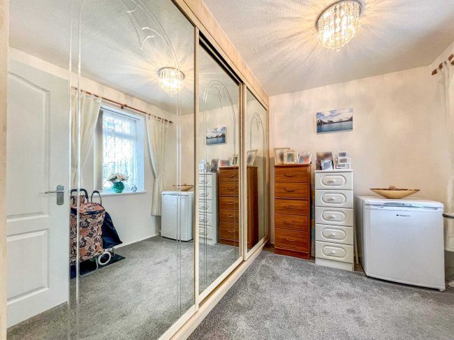 42 Abbots View, Kings Langley, Hertfordshire, WD4 8AW
 2