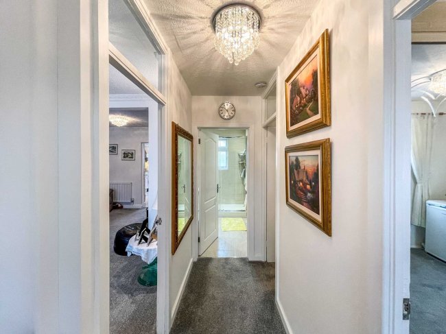 42 Abbots View, Kings Langley, Hertfordshire, WD4 8AW
 2