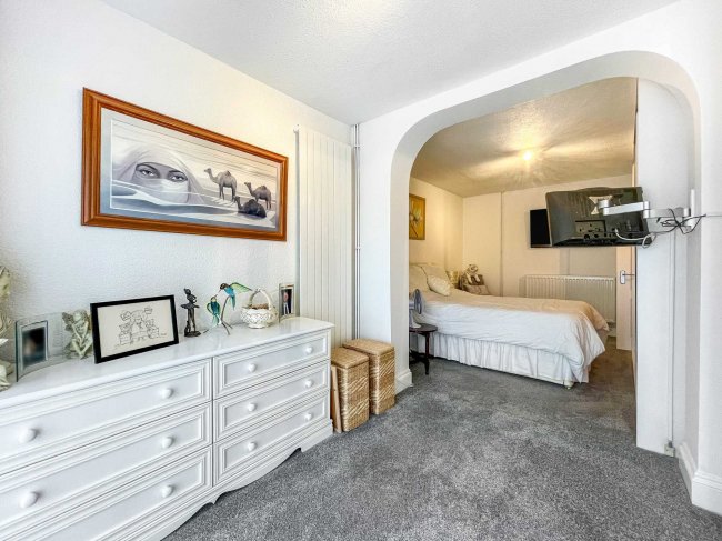 42 Abbots View, Kings Langley, Hertfordshire, WD4 8AW
 2