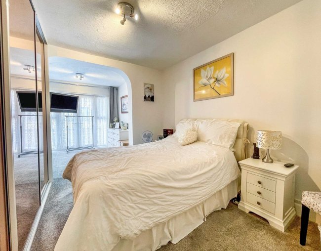 42 Abbots View, Kings Langley, Hertfordshire, WD4 8AW
 2