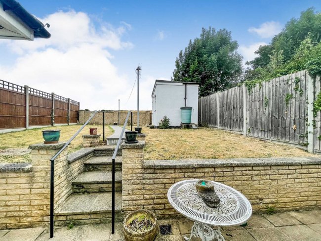 42 Abbots View, Kings Langley, Hertfordshire, WD4 8AW
 2