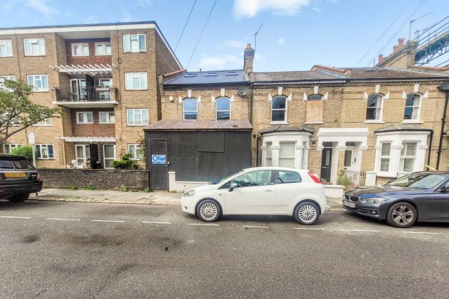 37 Rigault Road, Fulham, London, SW6 4JJ 4