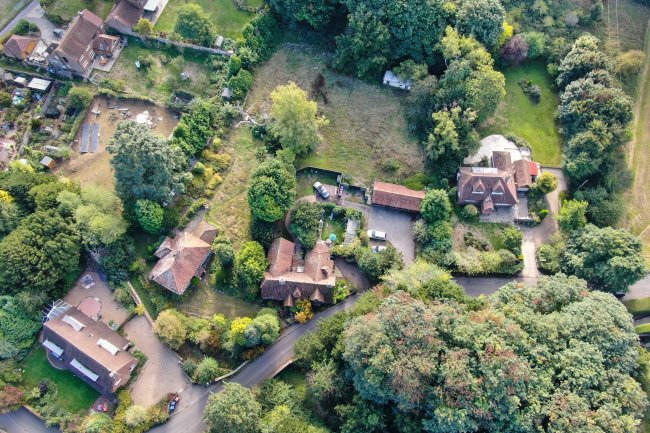 The Barton, Patrixbourne Road, Patrixbourne, near Canterbury, Kent CT4 5BP
 1