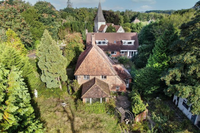 The Barton, Patrixbourne Road, Patrixbourne, near Canterbury, Kent CT4 5BP
 1