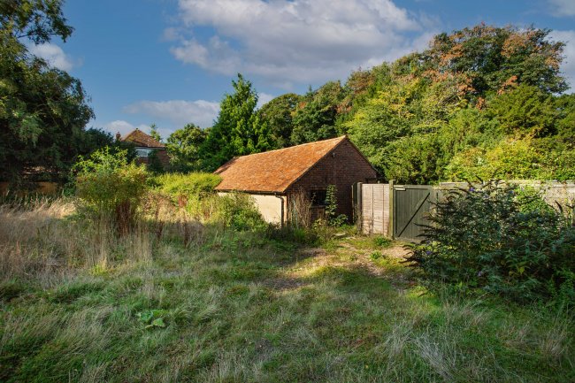 The Barton, Patrixbourne Road, Patrixbourne, near Canterbury, Kent CT4 5BP
 1