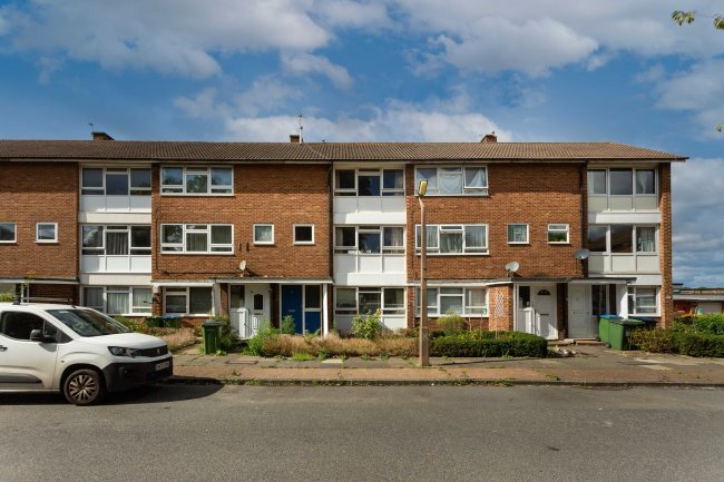 48 Courtlands Avenue, Lee, London, SE12 8JA
 6