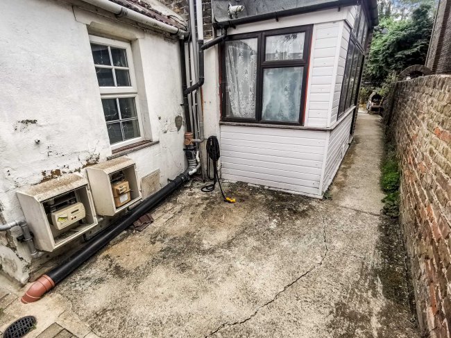 Flat 1, 139 Hainault Road, Leytonstone, London, E11 1DT
 8