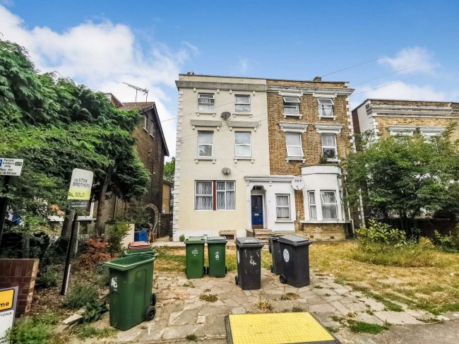 Flat 1, 139 Hainault Road, Leytonstone, London, E11 1DT
 8