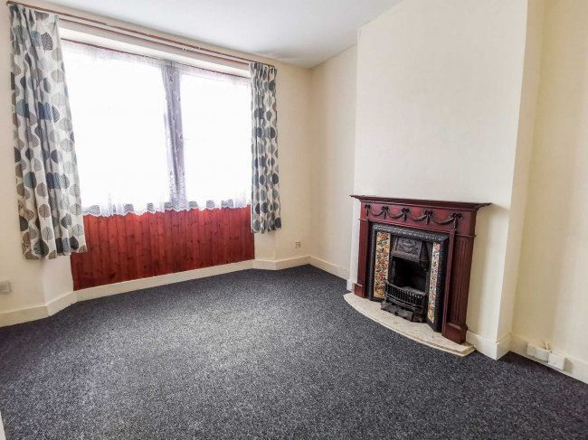 Flat 1, 139 Hainault Road, Leytonstone, London, E11 1DT
 8
