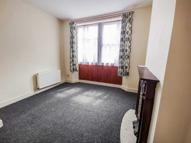 Flat 1, 139 Hainault Road, Leytonstone, London, E11 1DT
 8