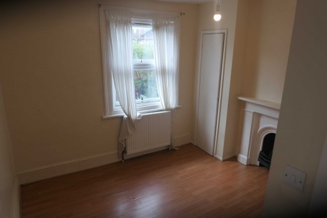First Floor Flat, 83 The Vale, Acton, London W3 7RG
 3